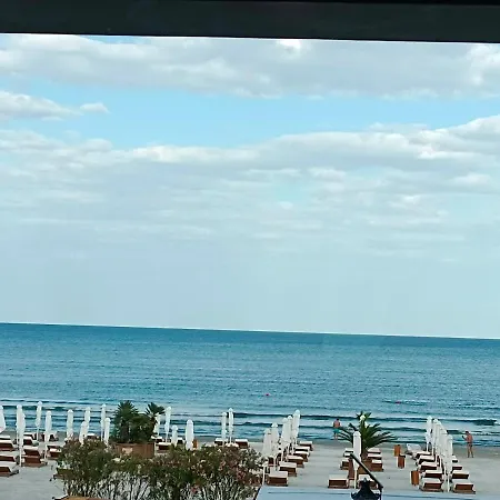 Ella Front View Апартаменты