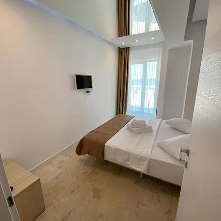 Ella Front View Apartmán *