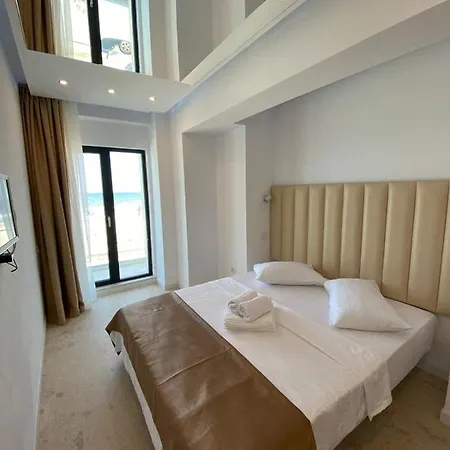 Ella Front View Apartment