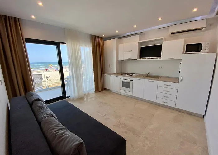 Ella Front View * Năvodari