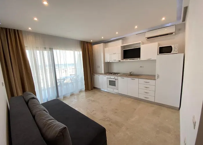 Ella Front View * Năvodari